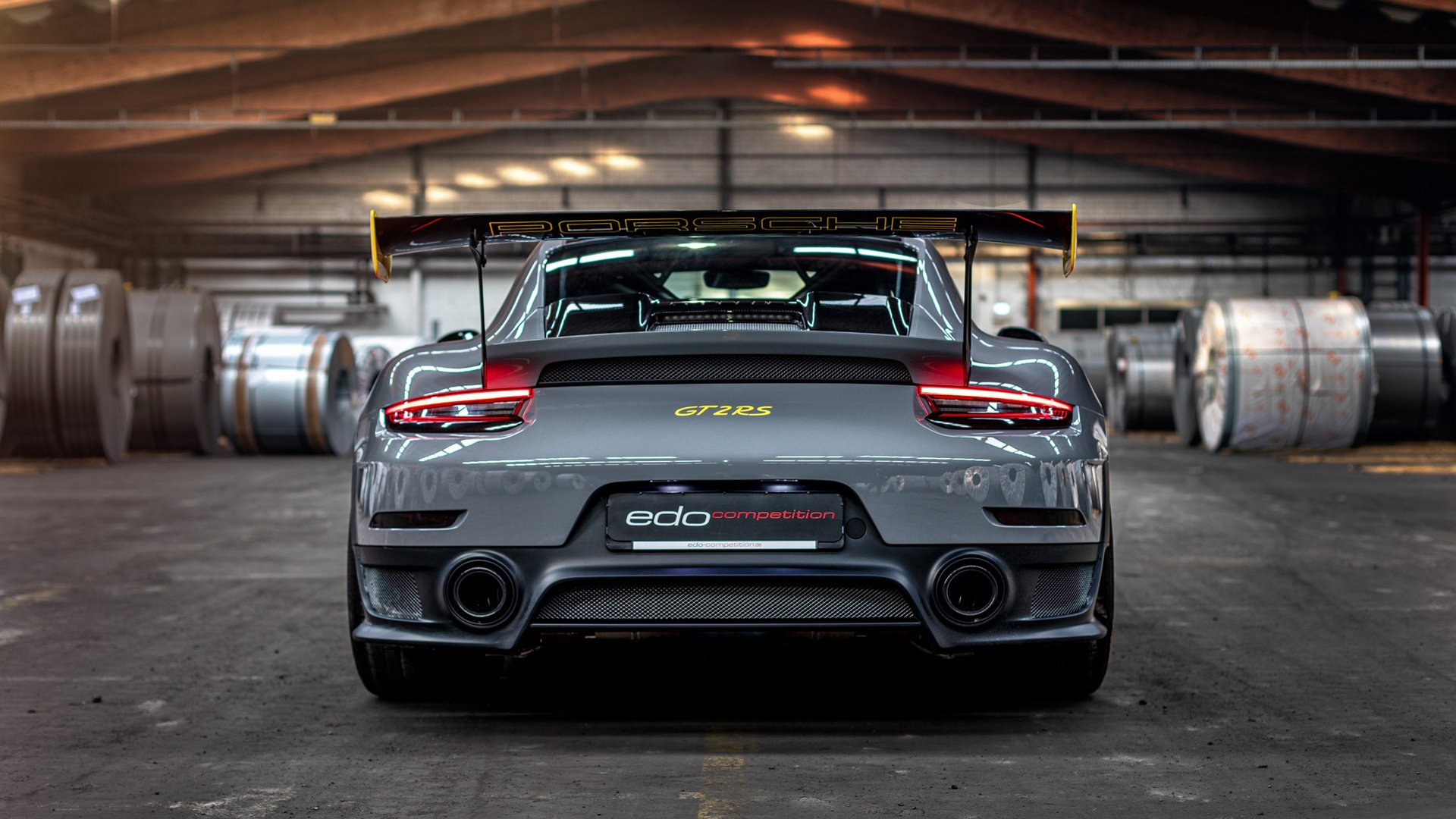 “强强对决”——车队之间的精彩拉锯战,《强强对决》