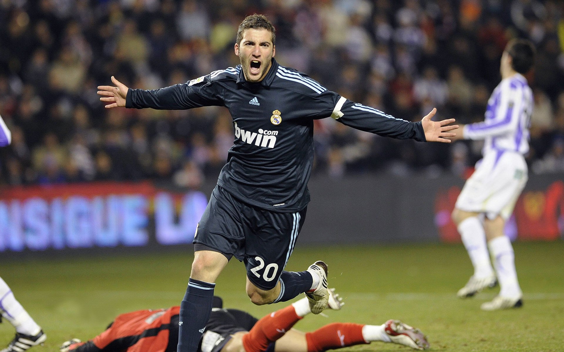 卡斯帕·科尔博稳扎稳打掌控节奏，卡尔帕克