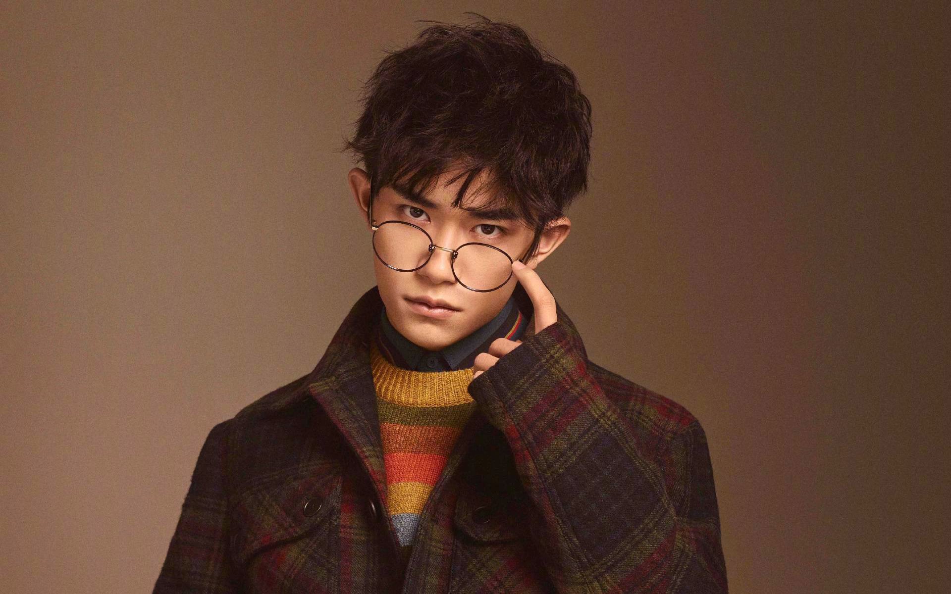 九游网-在一次比赛中，他用“完美”挡拆配合助攻队友扣篮，赢得全场掌声！